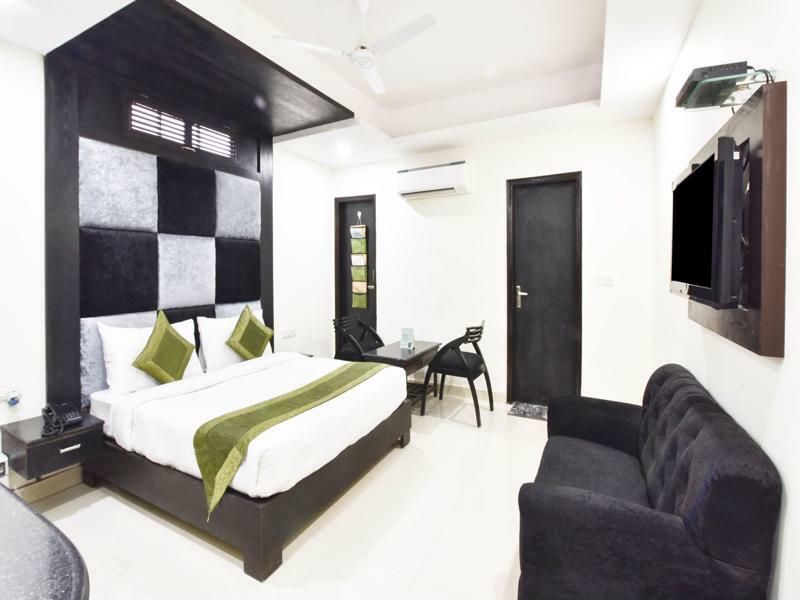 Treebo Mehar Castle Hotel เดลี ภายนอก รูปภาพ